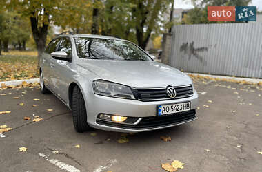 Універсал Volkswagen Passat 2013 в Ужгороді