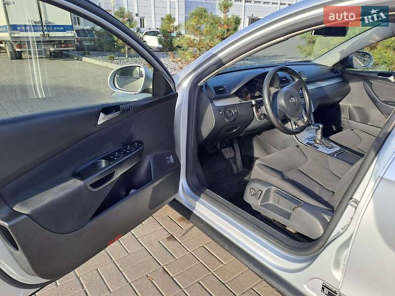 Седан Volkswagen Passat 2010 в Дніпрі