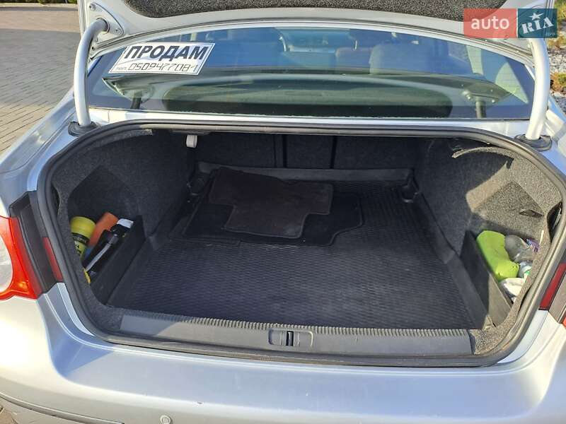 Седан Volkswagen Passat 2010 в Дніпрі