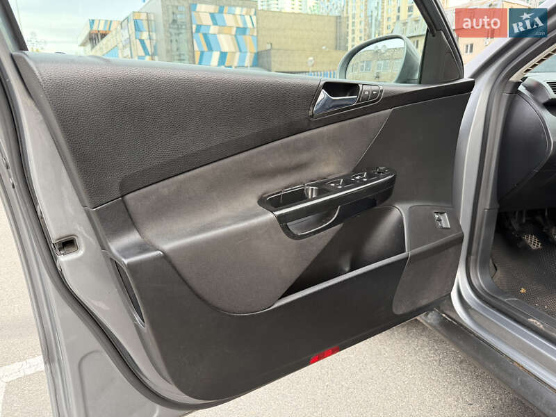 Седан Volkswagen Passat 2005 в Киеве
