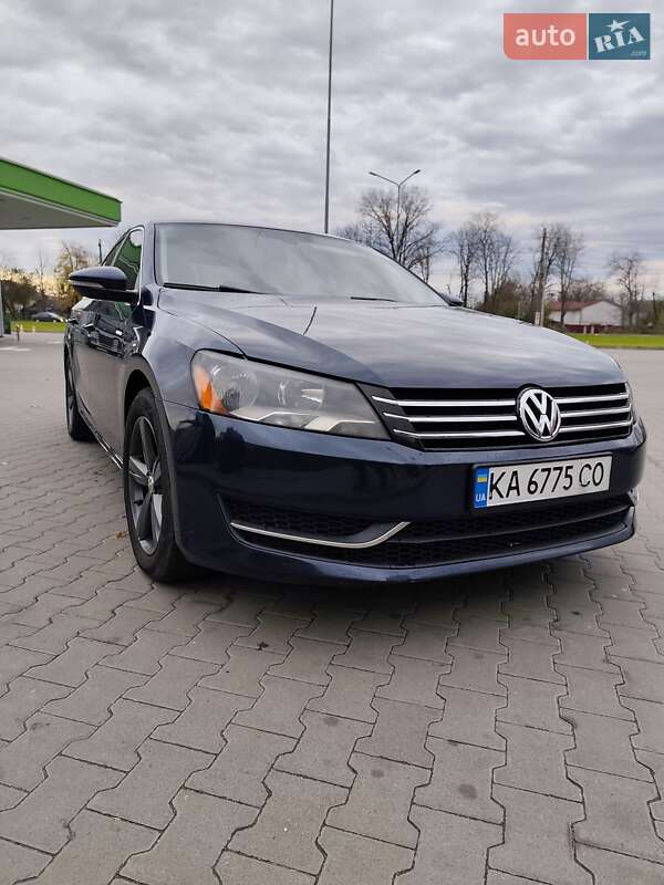 Седан Volkswagen Passat 2012 в Житомире