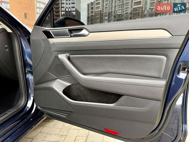 Універсал Volkswagen Passat 2017 в Житомирі