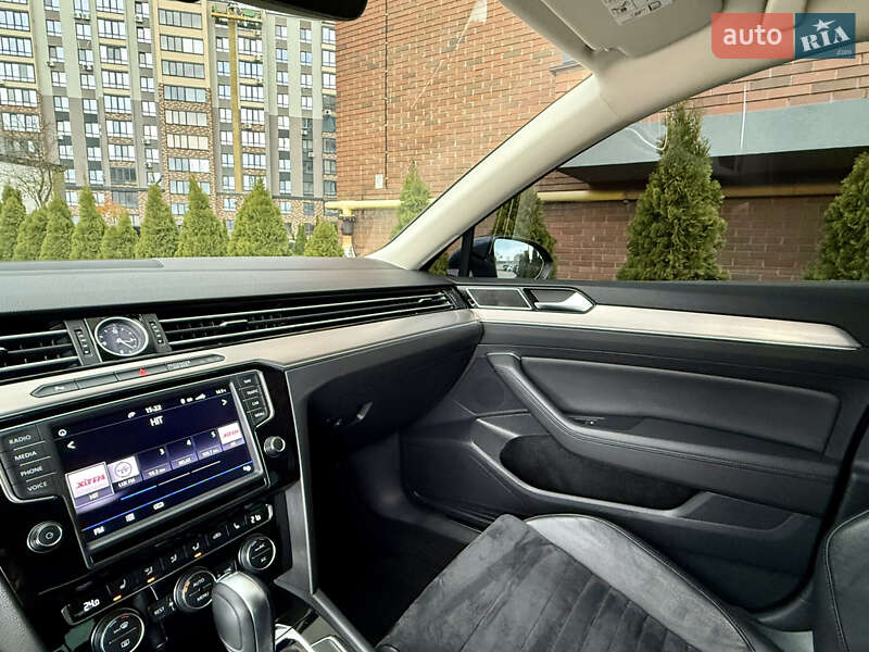 Універсал Volkswagen Passat 2017 в Житомирі