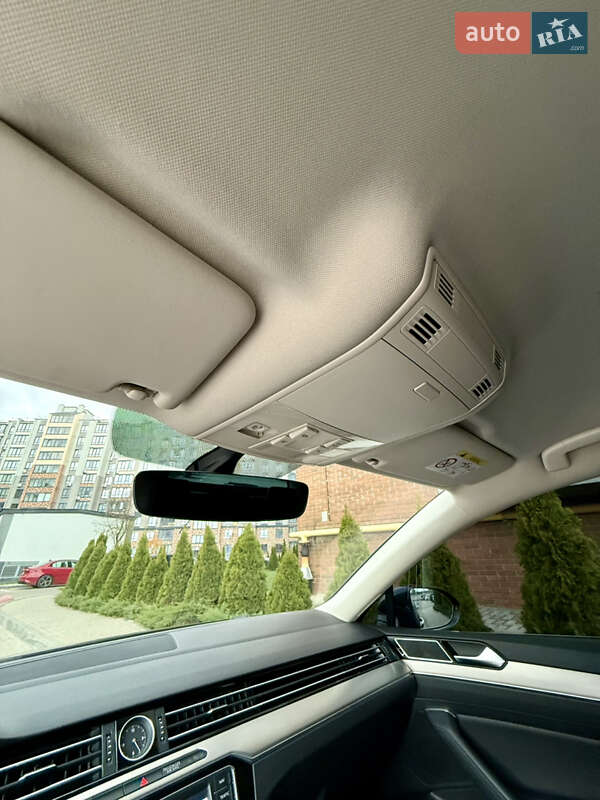 Універсал Volkswagen Passat 2017 в Житомирі