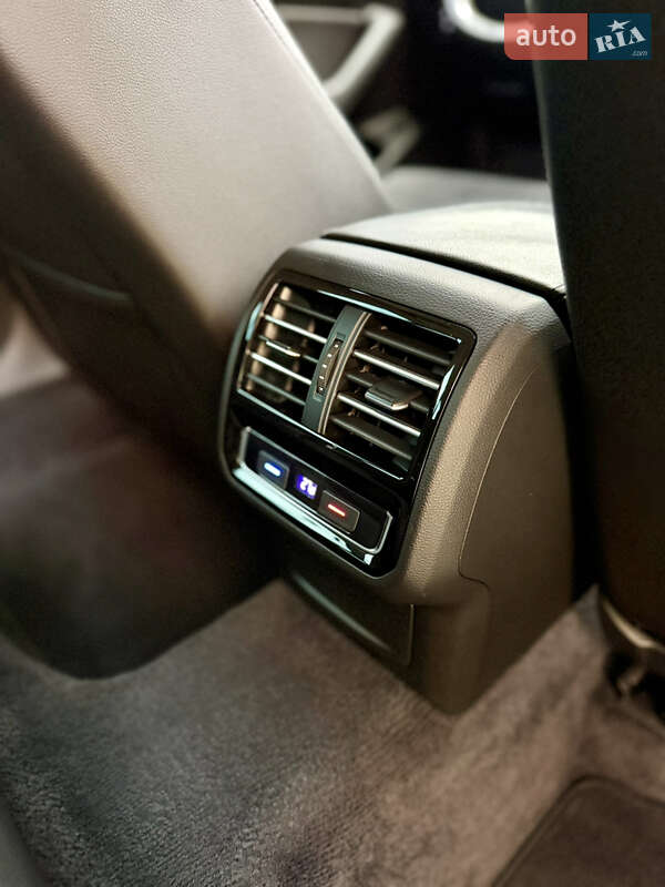 Універсал Volkswagen Passat 2017 в Житомирі