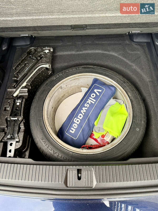 Універсал Volkswagen Passat 2017 в Житомирі