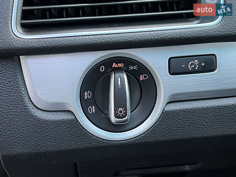 Седан Volkswagen Passat 2013 в Києві