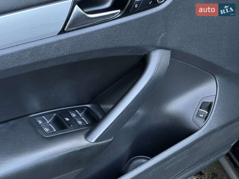 Седан Volkswagen Passat 2013 в Києві