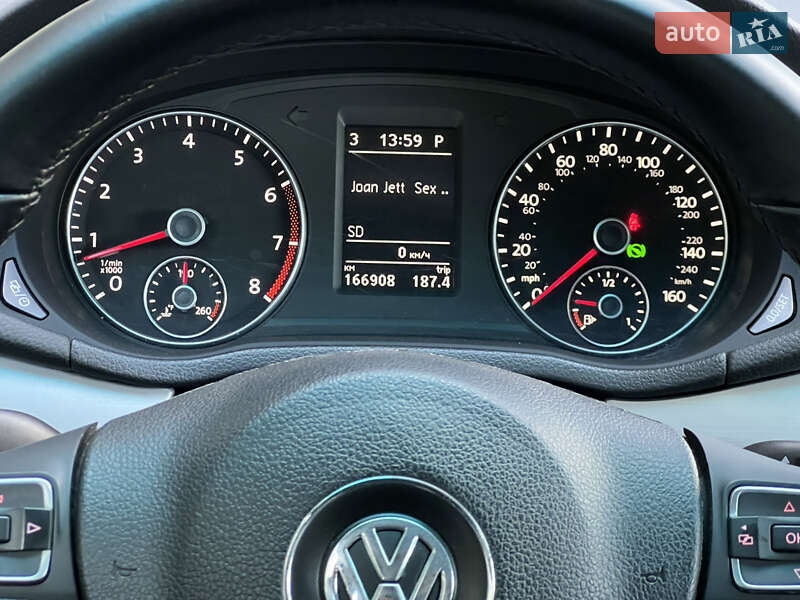 Седан Volkswagen Passat 2013 в Києві