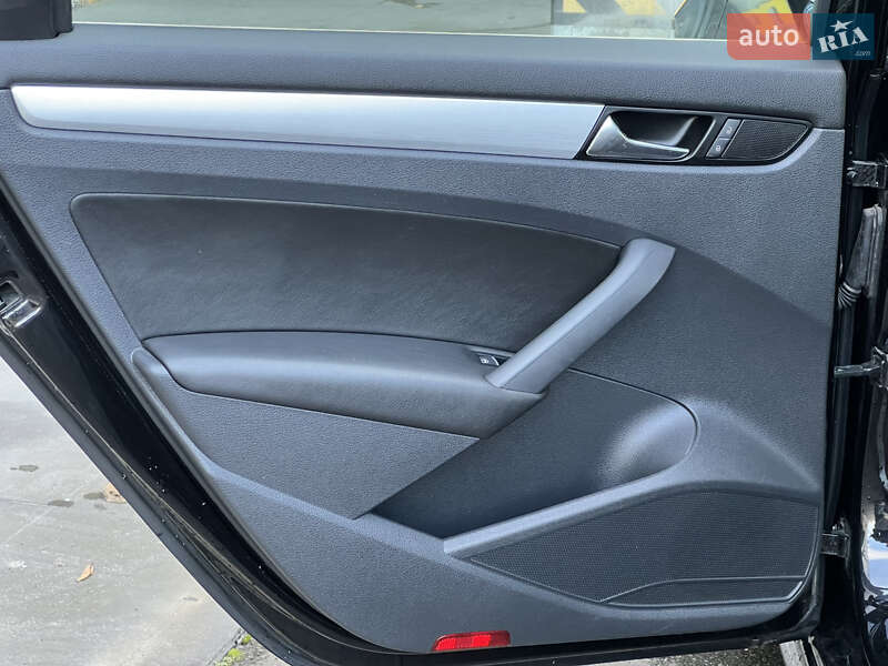 Седан Volkswagen Passat 2013 в Києві