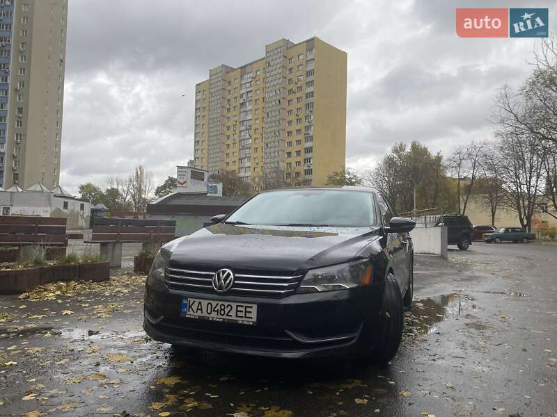 Седан Volkswagen Passat 2012 в Киеве