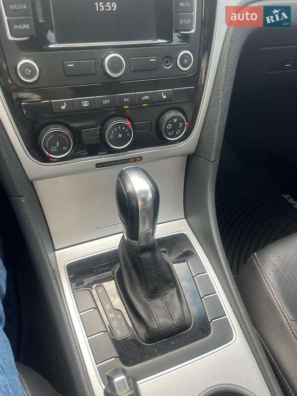 Седан Volkswagen Passat 2013 в Киеве