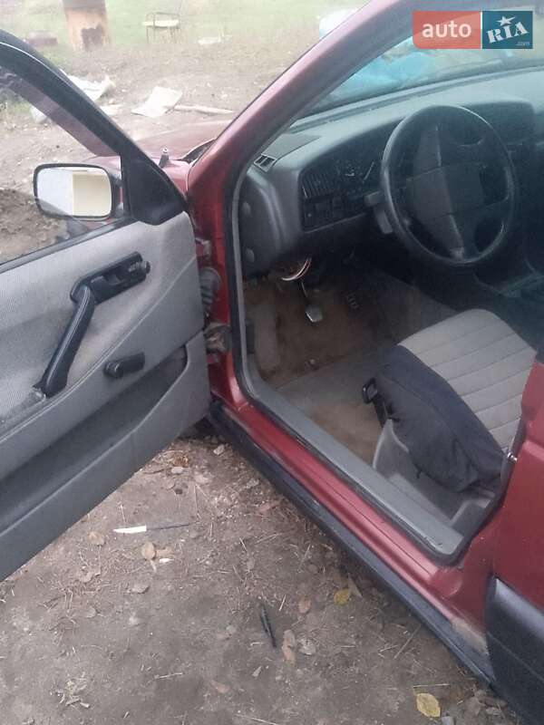 Седан Volkswagen Passat 1990 в Корнине