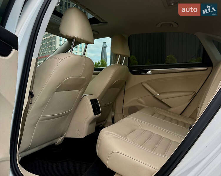 Седан Volkswagen Passat 2012 в Киеве