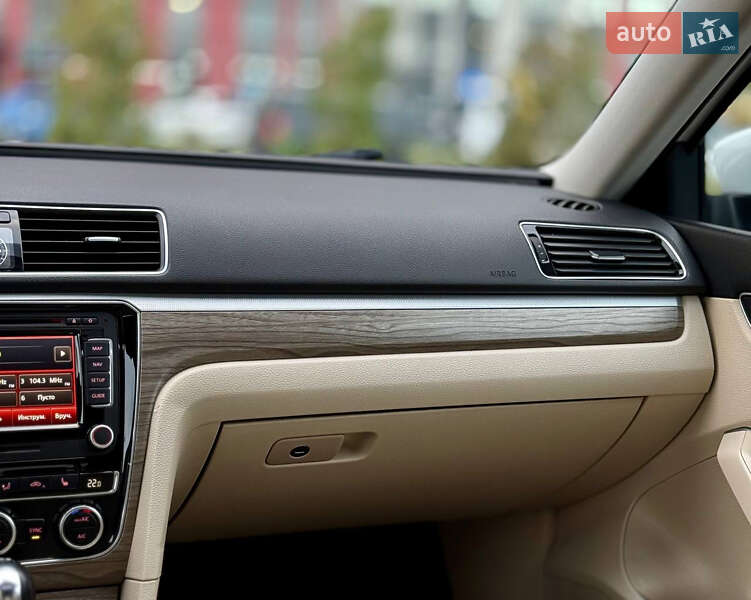 Седан Volkswagen Passat 2012 в Киеве