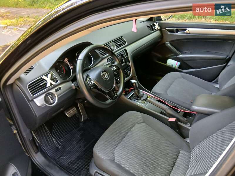 Седан Volkswagen Passat 2016 в Чернівцях