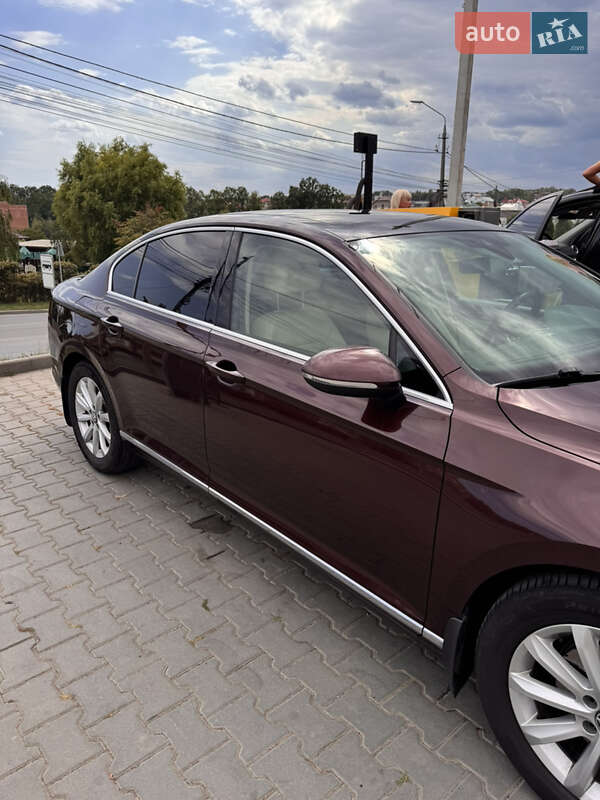 Седан Volkswagen Passat 2015 в Черновцах