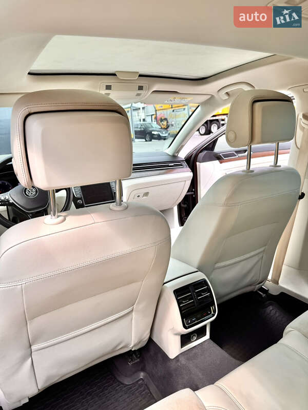 Седан Volkswagen Passat 2015 в Черновцах