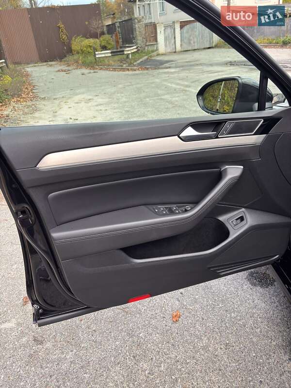 Универсал Volkswagen Passat 2018 в Киеве