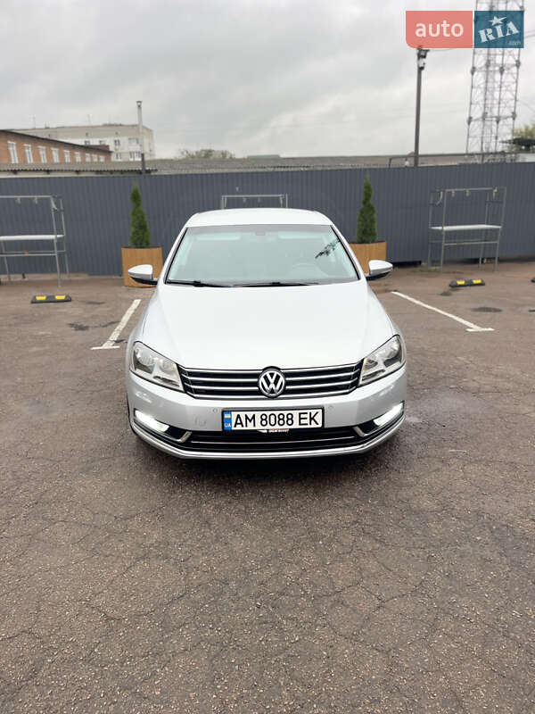 Седан Volkswagen Passat 2012 в Коростене
