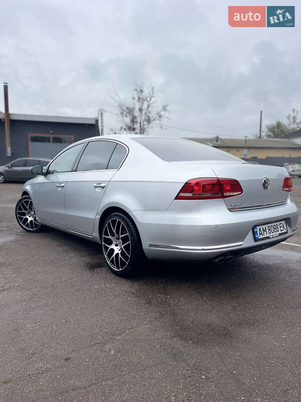 Седан Volkswagen Passat 2012 в Коростене