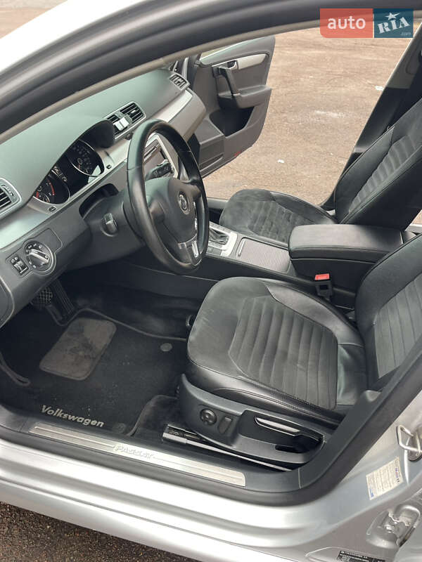 Седан Volkswagen Passat 2012 в Коростене