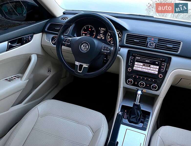 Седан Volkswagen Passat 2012 в Днепре