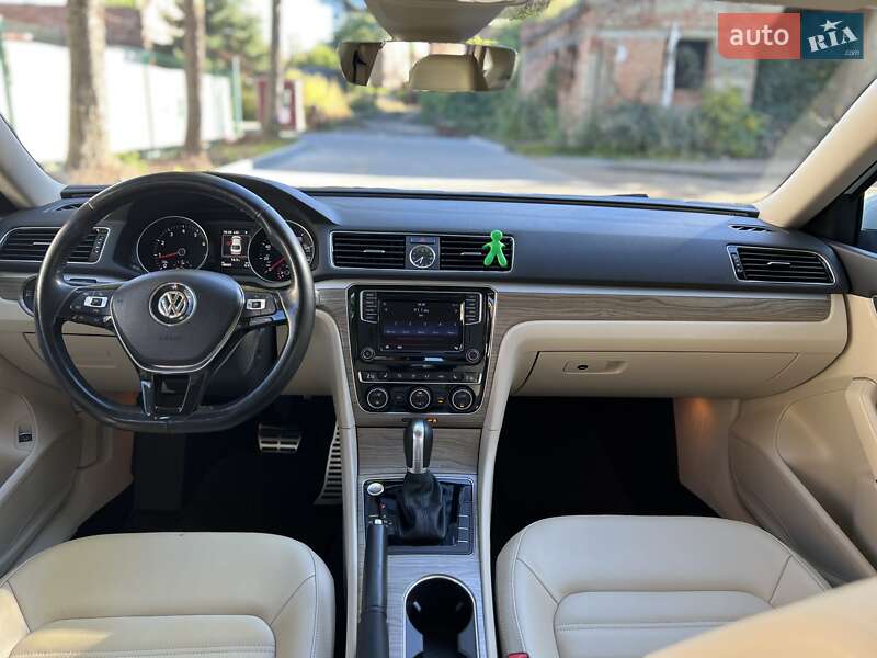 Седан Volkswagen Passat 2017 в Львове