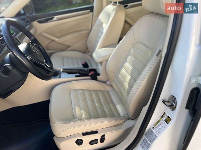 Седан Volkswagen Passat 2017 в Львове