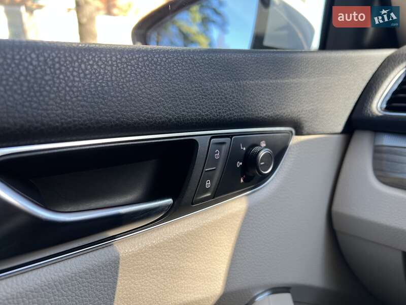 Седан Volkswagen Passat 2017 в Львове