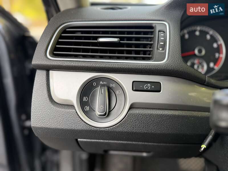 Седан Volkswagen Passat 2014 в Дніпрі