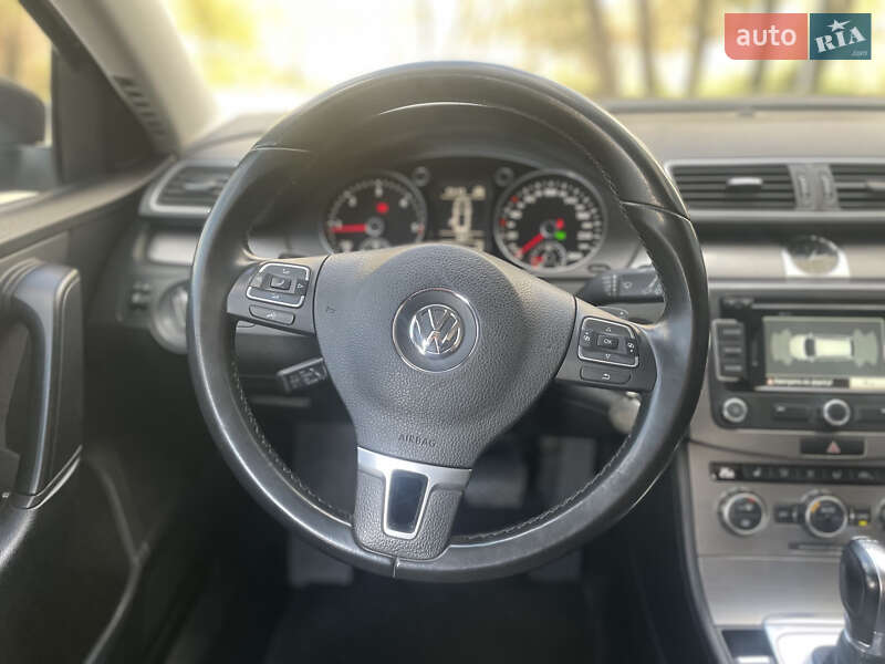 Універсал Volkswagen Passat 2012 в Хмельницькому