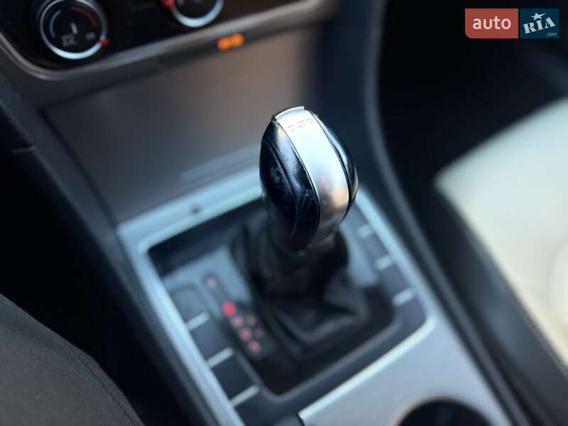 Седан Volkswagen Passat 2015 в Львові