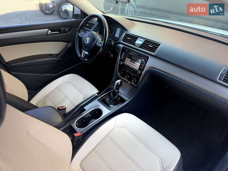 Седан Volkswagen Passat 2015 в Львові