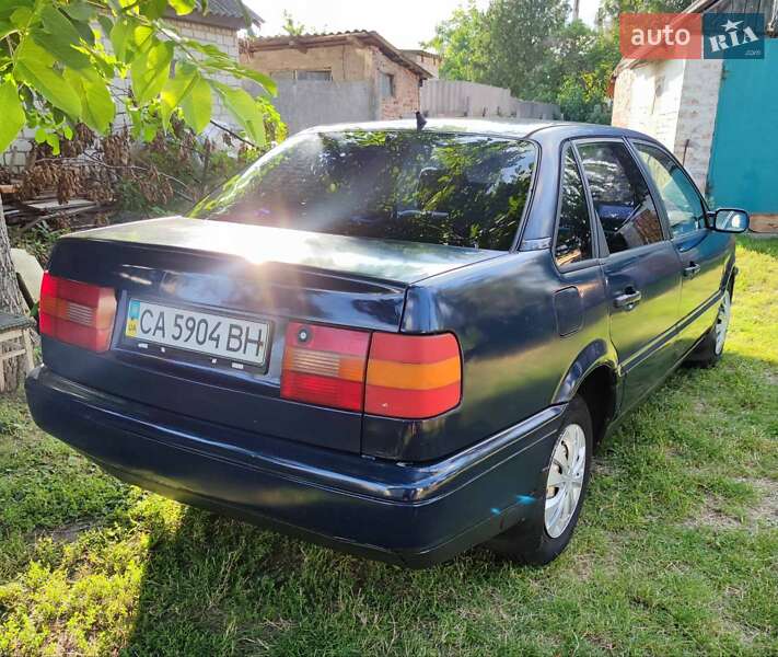 Седан Volkswagen Passat 1994 в Золотоноші