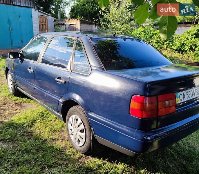 Седан Volkswagen Passat 1994 в Золотоноші