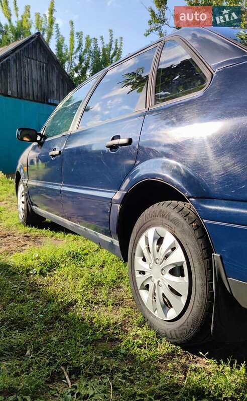 Седан Volkswagen Passat 1994 в Золотоноші
