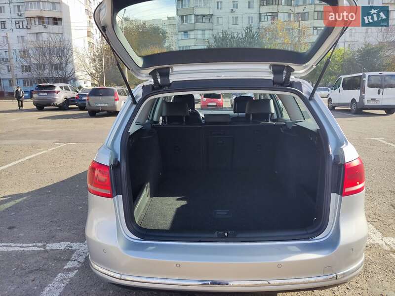 Универсал Volkswagen Passat 2012 в Одессе