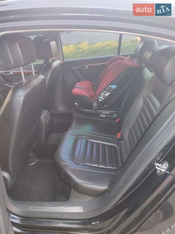 Седан Volkswagen Passat 2011 в Черновцах