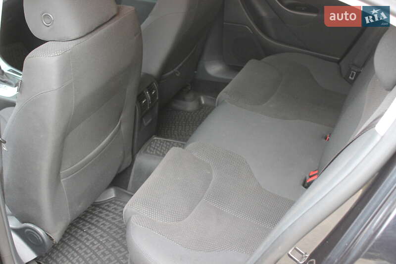 Седан Volkswagen Passat 2009 в Днепре