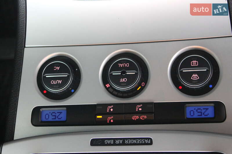 Седан Volkswagen Passat 2009 в Днепре