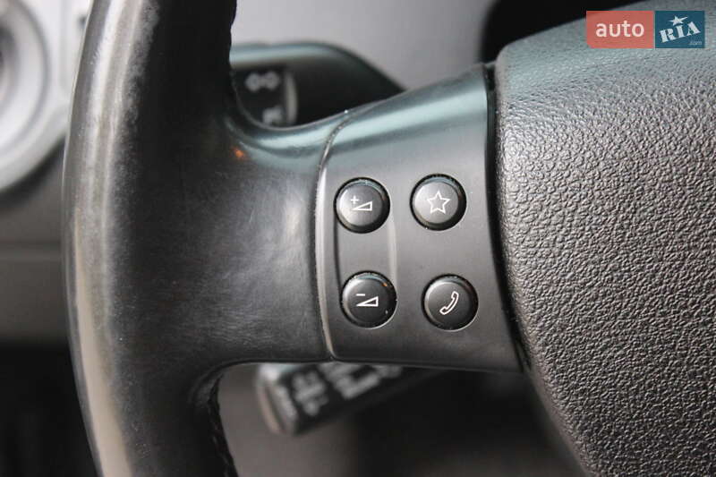 Седан Volkswagen Passat 2009 в Днепре