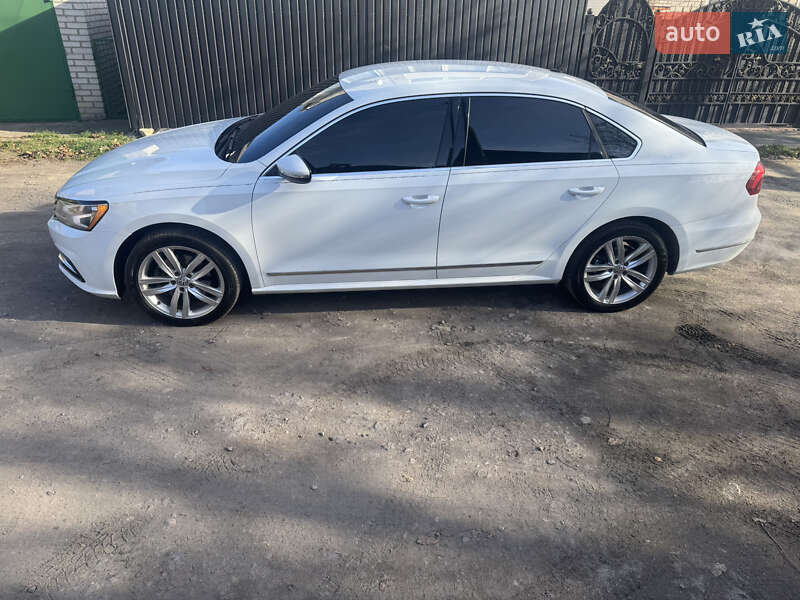 Седан Volkswagen Passat 2017 в Одессе