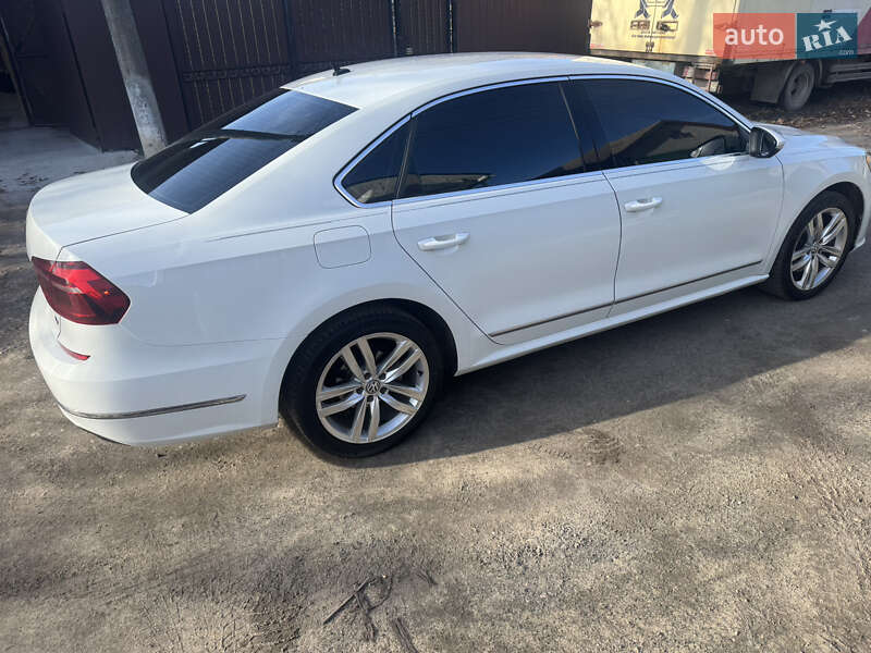 Седан Volkswagen Passat 2017 в Одессе