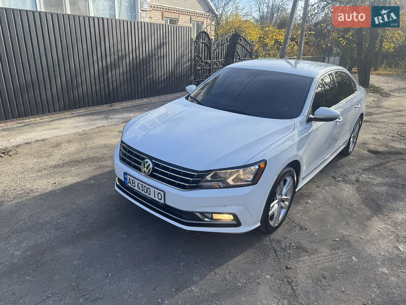 Седан Volkswagen Passat 2017 в Одессе