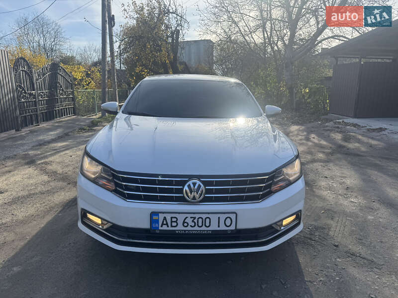 Седан Volkswagen Passat 2017 в Одессе