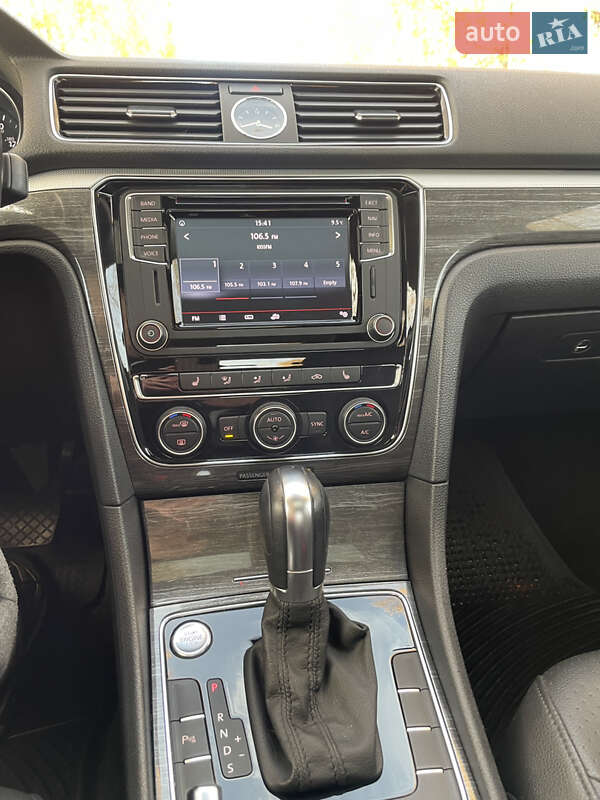 Седан Volkswagen Passat 2017 в Києві