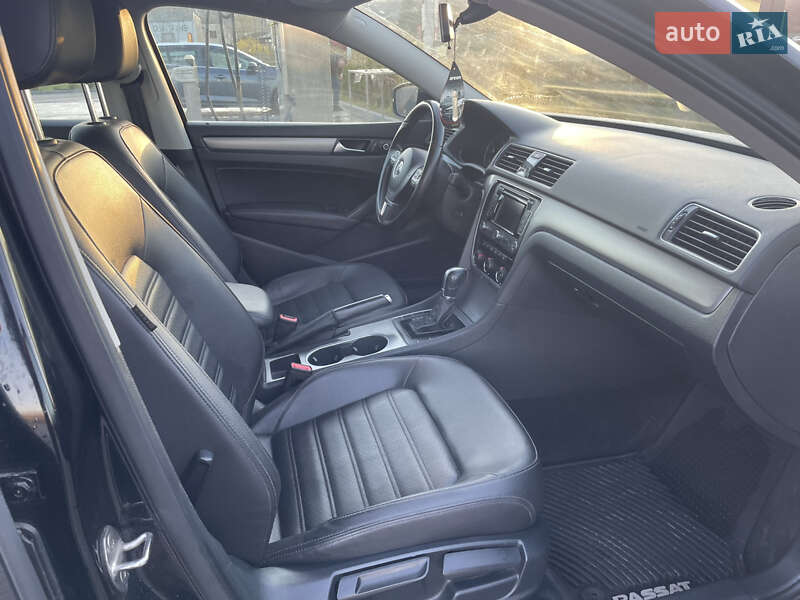 Седан Volkswagen Passat 2015 в Львове