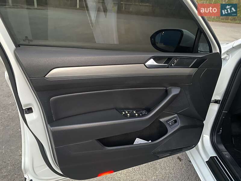 Универсал Volkswagen Passat 2017 в Житомире