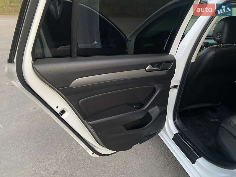 Универсал Volkswagen Passat 2017 в Житомире